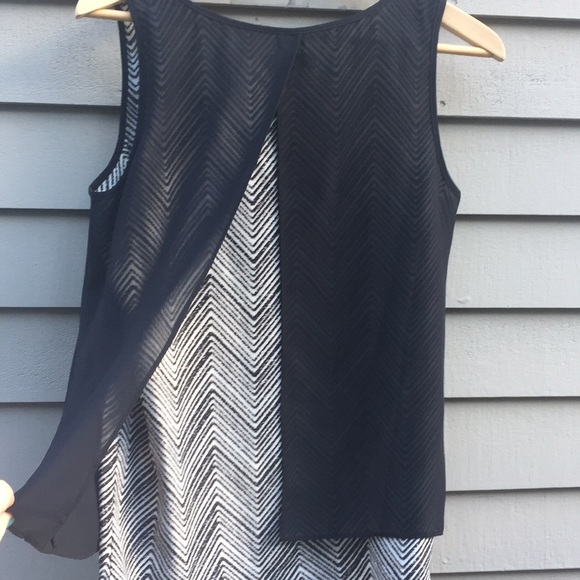 DKNY - Picture 4 of 4